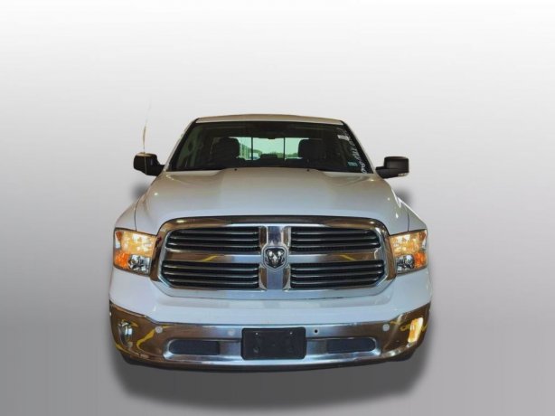 2017 Ram 1500 SLT photo 3