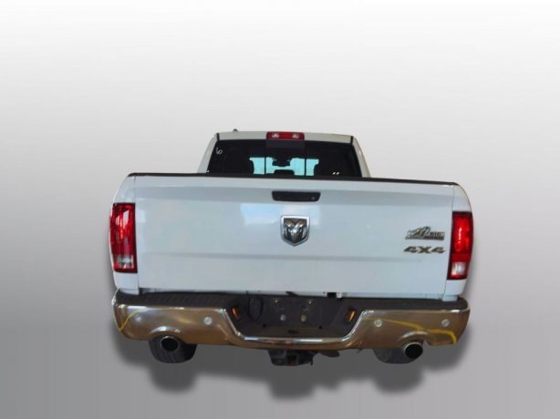 2017 Ram 1500 SLT photo 4
