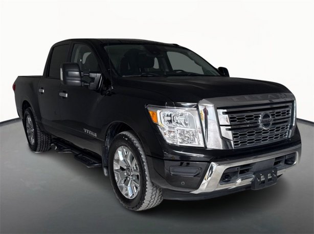 2021 Nissan Titan Crew Cab photo 3