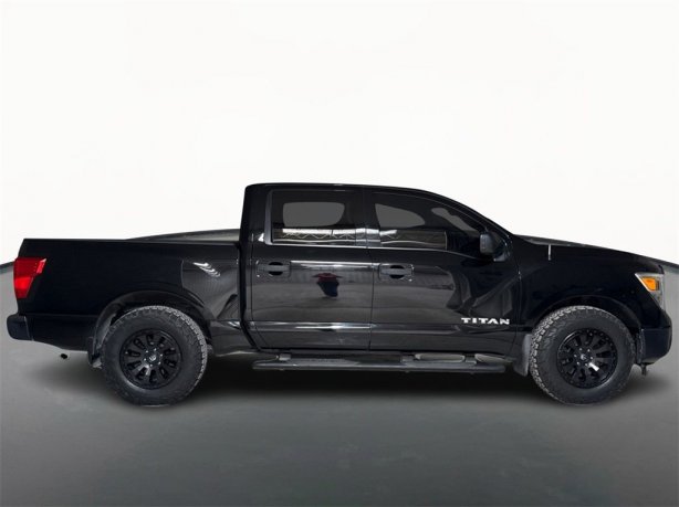 2017 Nissan Titan Platinum Reserve photo 2