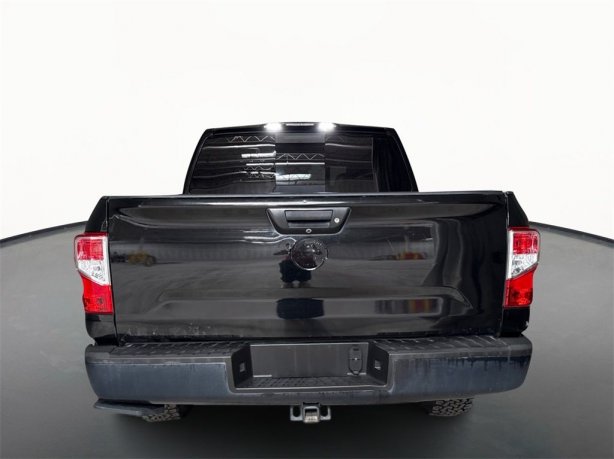2017 Nissan Titan Platinum Reserve photo 4