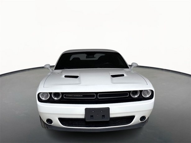 2017 Dodge Challenger SXT photo 2