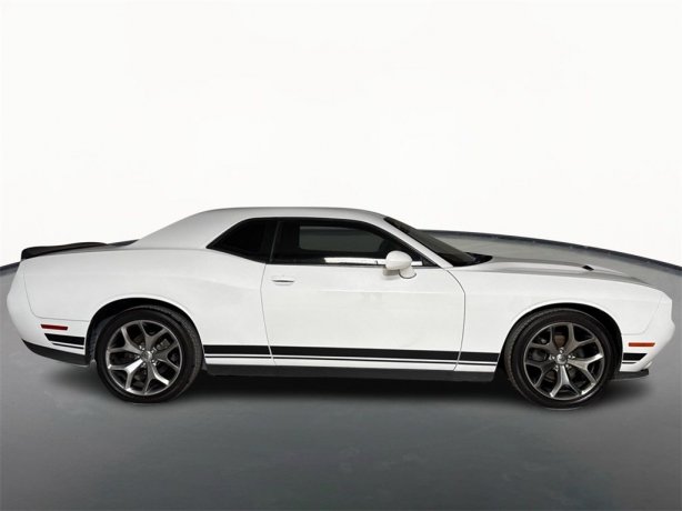2017 Dodge Challenger SXT photo 4