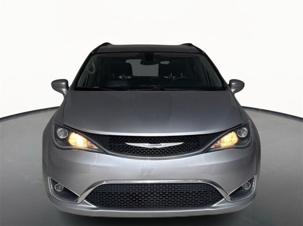2019 Chrysler Pacifica Touring L photo 2
