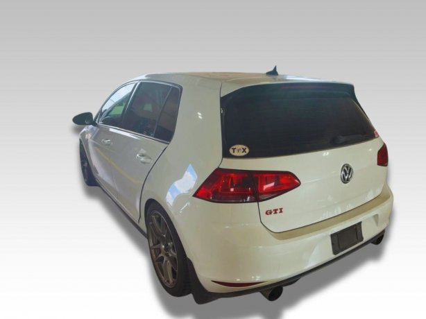 2016 Volkswagen Golf GTI photo 3