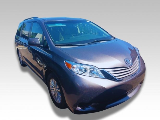 2015 Toyota Sienna photo 2