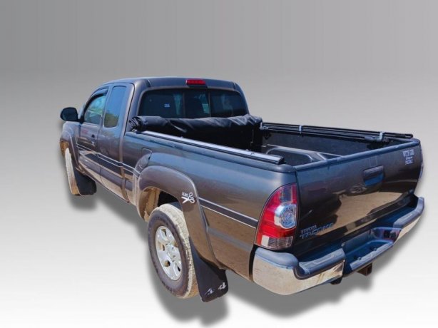 2013 Toyota Tacoma photo 2